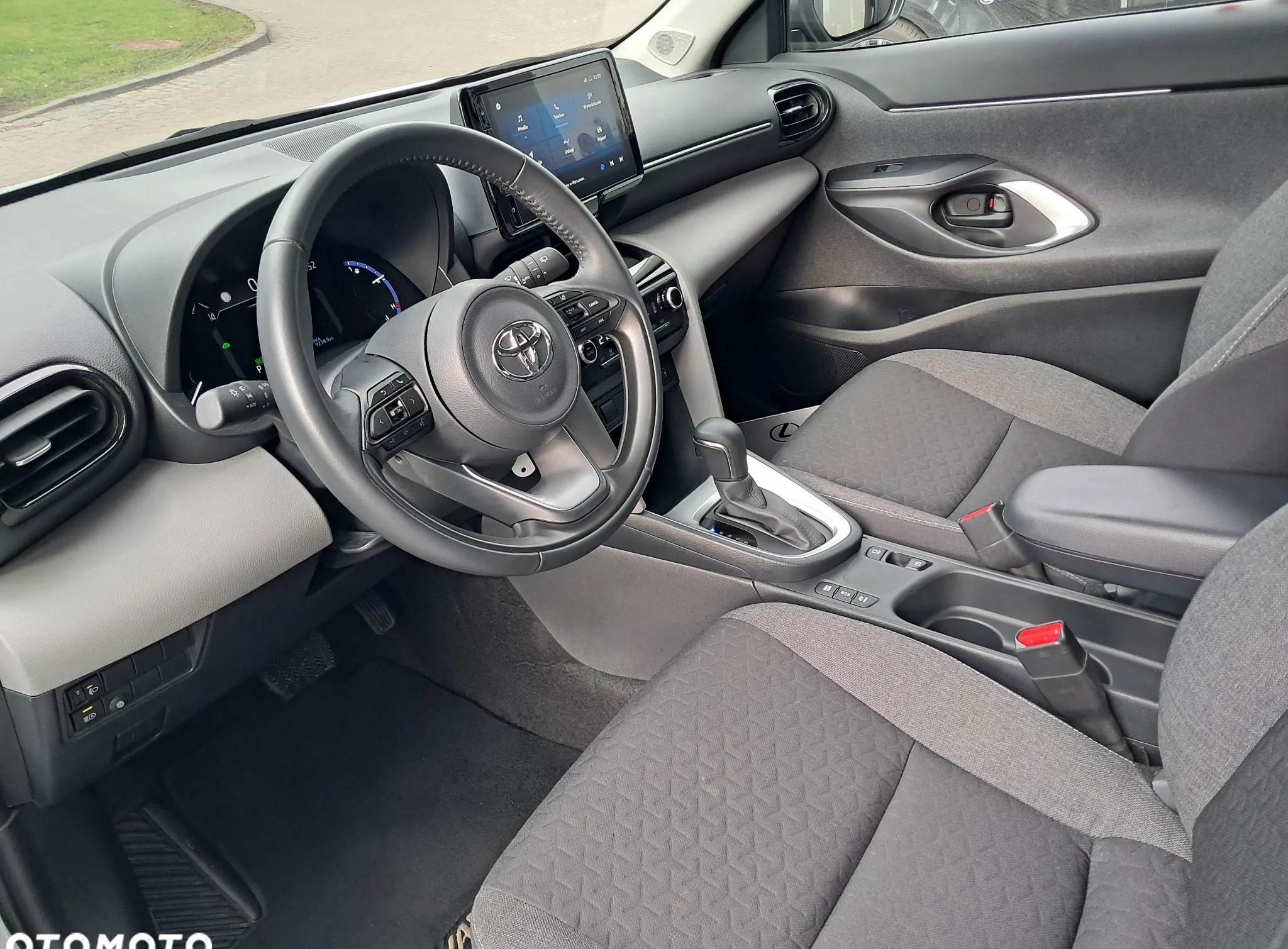 Toyota Yaris Cross cena 102900 przebieg: 59500, rok produkcji 2022 z Chęciny małe 22